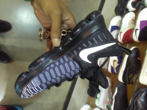 Shoe Store «VILLA, Join the Movement», reviews and photos, 10581 St Clair Ave Building B, Space #1, Cleveland, OH 44108, USA