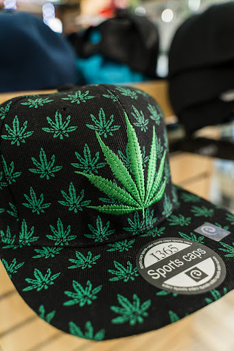 Tobacco Shop «Bear Smoke Smokeshop», reviews and photos, 4295 Browns Bridge Rd B, Cumming, GA 30041, USA