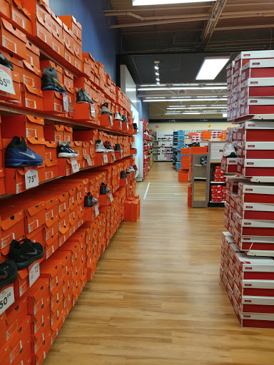 Shoe Store «Shoe Carnival», reviews and photos, 4 Plaza Dr, Fairview Heights, IL 62208, USA