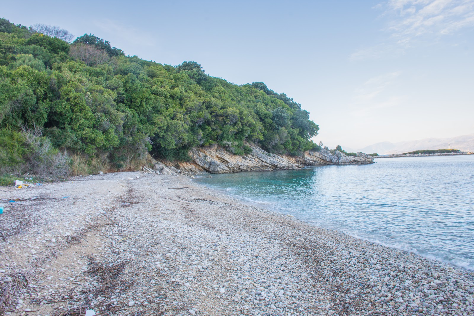 Tzoufaka beach的照片 带有碧绿色纯水表面