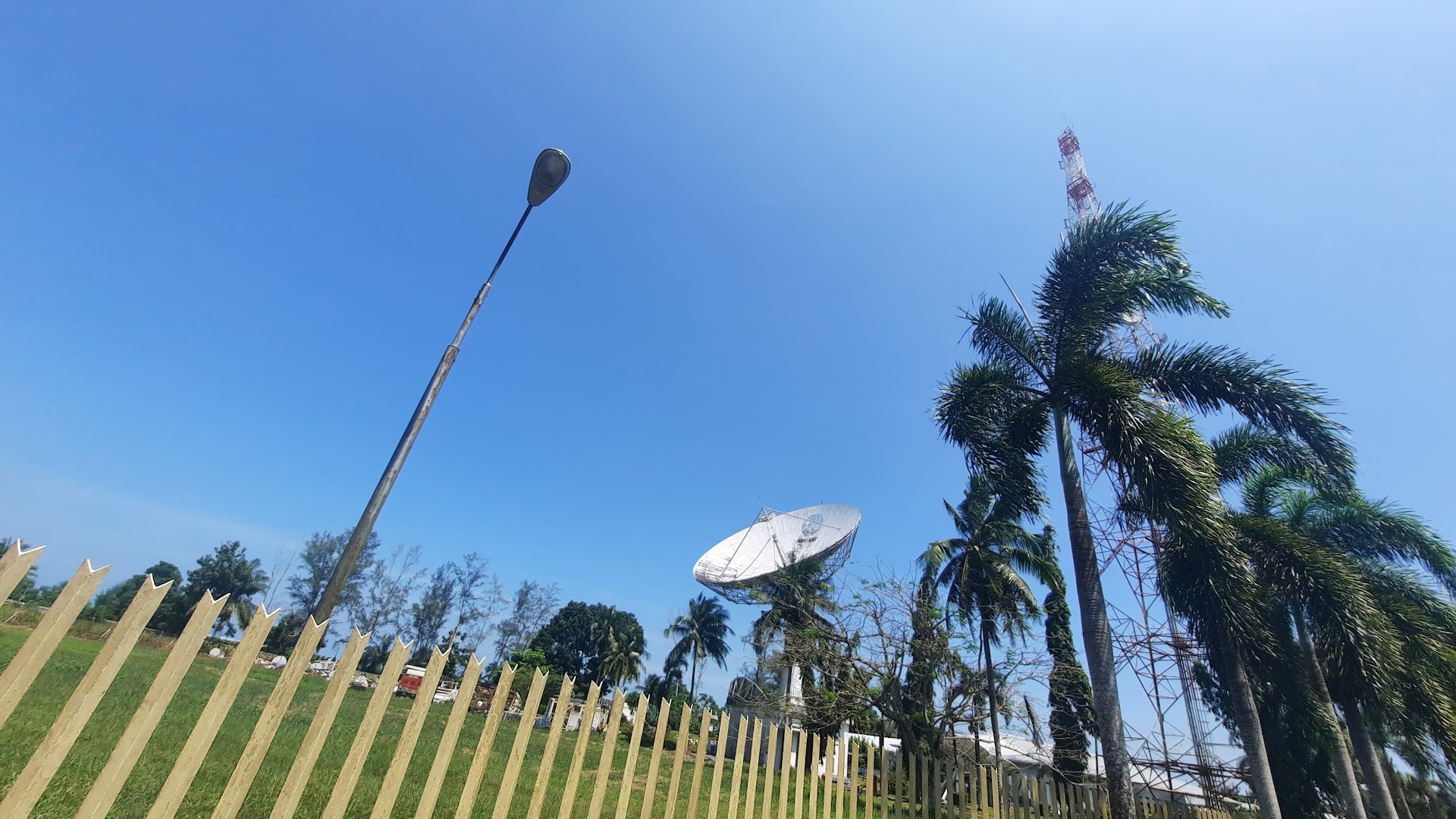 Gambar Stasiun Komunikasi Kabel Laut Indosat Ooredoo