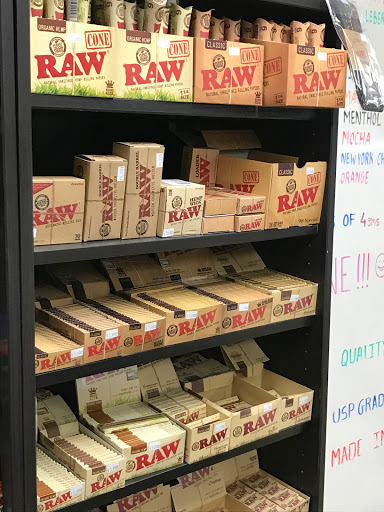 Cigar Shop «Park Avenue Smoke Shop», reviews and photos, 194 Park Ave, Worcester, MA 01609, USA