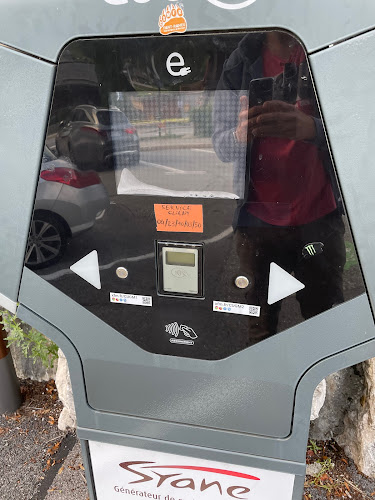 Borne de recharge de véhicules électriques Réseau eborn Station de recharge La Clusaz