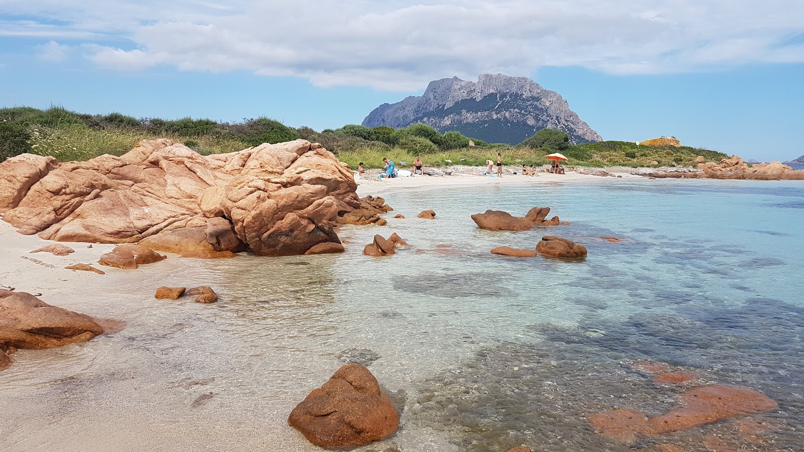 Foto von Dell'Isola Piana Beach mit feiner weißer sand Oberfläche