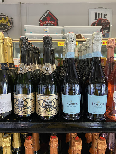 Liquor Store «Yauco Liquor Store», reviews and photos, 2744 W Division St, Chicago, IL 60622, USA