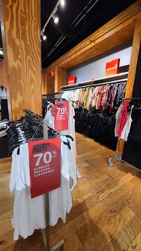 Clothing Store «Express», reviews and photos, 1675 W 49th St, Hialeah, FL 33012, USA