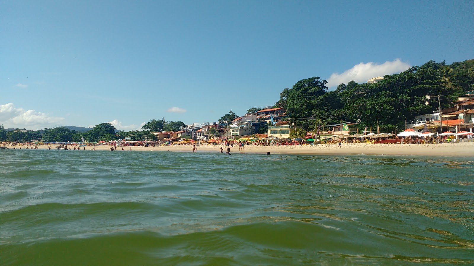 Photo of Itaipu Beach backed by cliffs