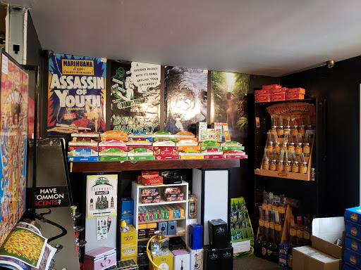 Tobacco Shop «TRACKS SMOKE SHOP», reviews and photos, 21 N Midland Ave, Elmwood Park, NJ 07407, USA