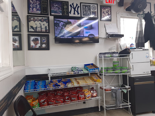 Barber Shop «Yankee Barber Shop and Salon», reviews and photos, 227 S Hamilton Rd, Columbus, OH 43219, USA