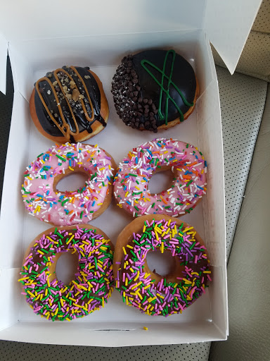 Bakery «Krispy Kreme Doughnuts», reviews and photos, 2600 S Cooper St, Arlington, TX 76015, USA