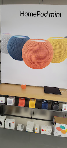 Computer Store «Apple Main Place», reviews and photos, 120 W Jefferson Ave, Naperville, IL 60540, USA