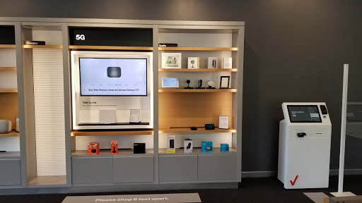 Cell Phone Store «Verizon», reviews and photos, 1335 Lake Woodlands Dr A, The Woodlands, TX 77380, USA