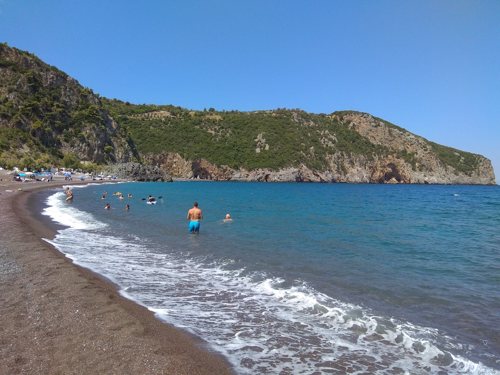 Fotografie cu Limnionas beach cu o suprafață de apa pură turcoaz