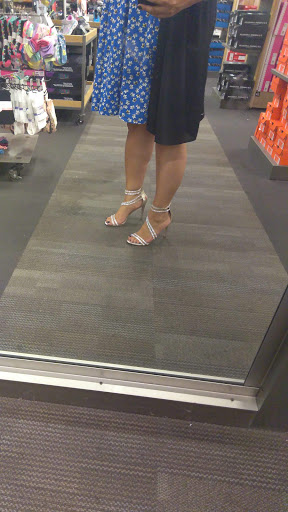 Shoe Store «DSW Designer Shoe Warehouse», reviews and photos, 6971 Grand Ave, Gurnee, IL 60031, USA