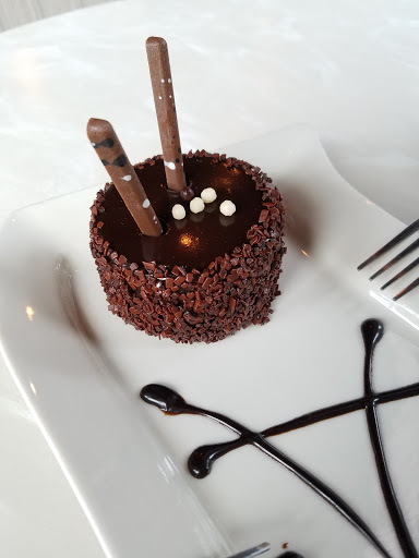 Chocolate Shop «Le Chocoholique», reviews and photos, 601 N High St, Columbus, OH 43215, USA