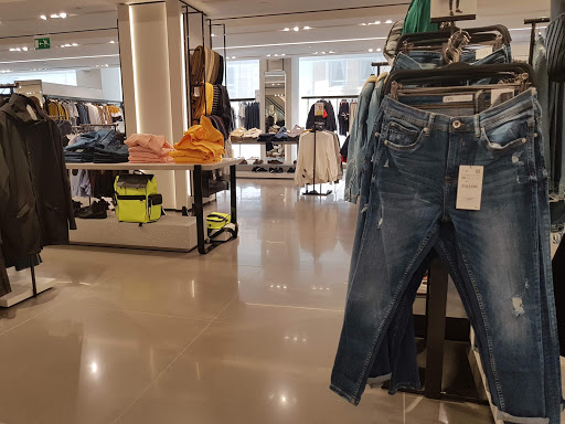 Stores to buy women's jeans Granada