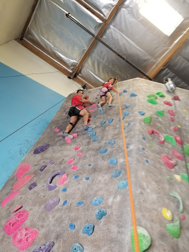 Rock Climbing Gym «Hangar 18 Indoor Climbing Gym - East Riverside», reviews and photos, 2111 Iowa Ave, Riverside, CA 92507, USA