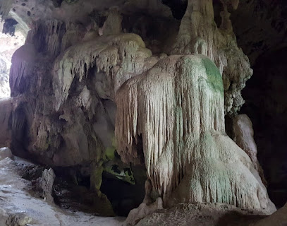 Phi Hua To Cave