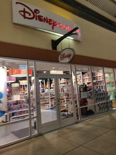 Toy Store «Disney Store», reviews and photos, 400 Premium Outlets Dr, Monroe, OH 45050, USA