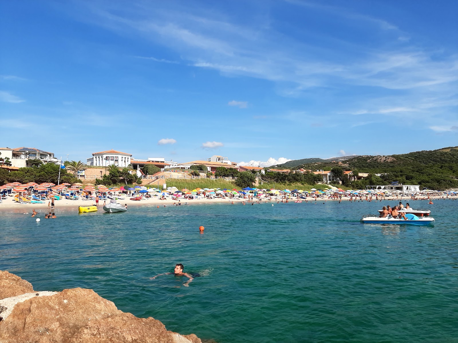 Spiaggia Longa'in fotoğrafı kısmen tatil bölgesi