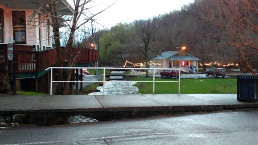 Restaurant «The Pineapple Tea Room & Coffee Shoppe», reviews and photos, 604 Colwyn St, Cumberland Gap, TN 37724, USA