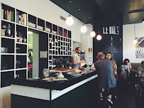 Atmosphère du Restaurant Le Bal Café par Le RECHO à Paris - n°9