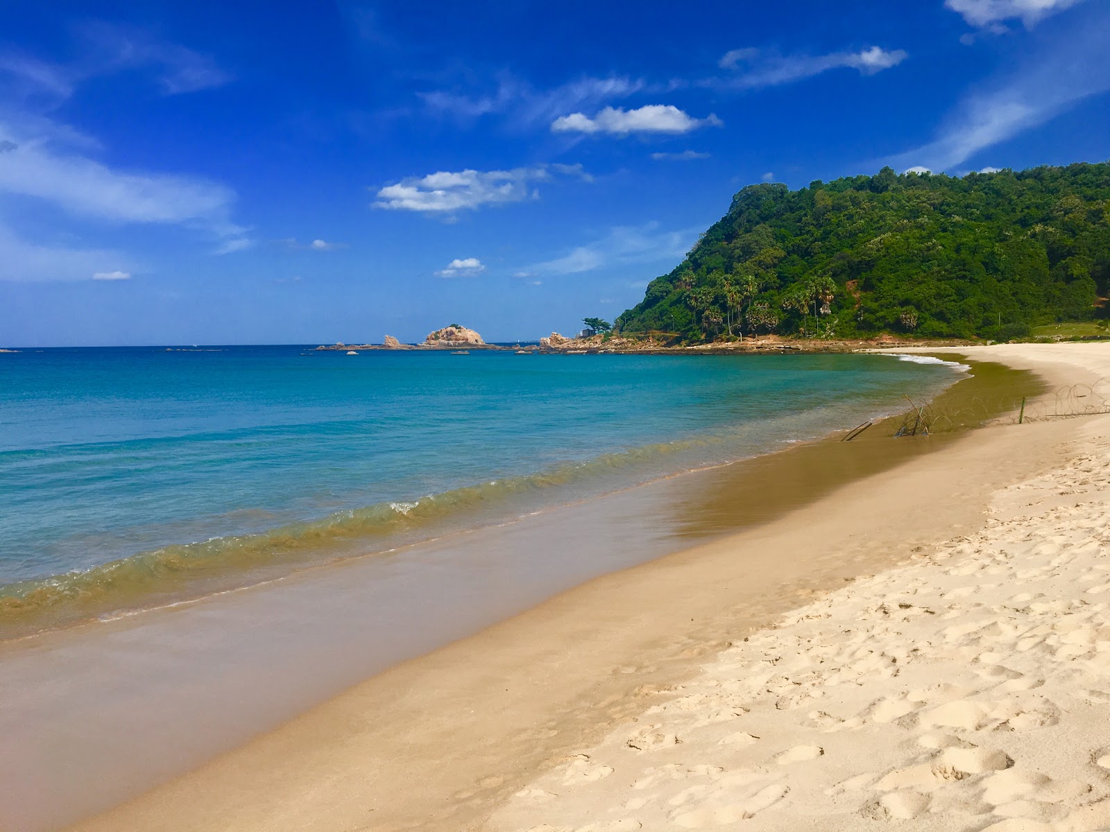 Sandy Cove Beach'in fotoğrafı ve yerleşim