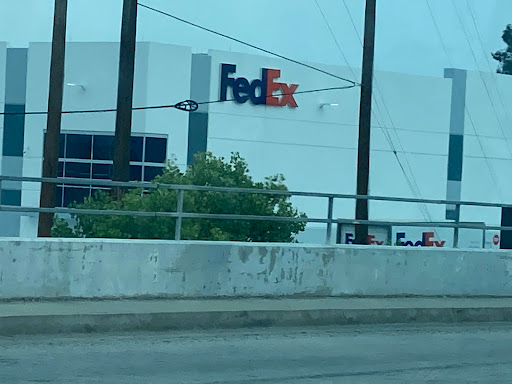 Shipping and Mailing Service «FedEx Ship Center», reviews and photos, 7000 Barranca Pkwy, Irvine, CA 92618, USA
