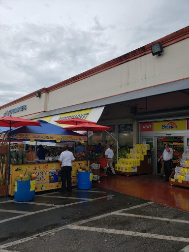 Grocery Store «Bravo Supermarkets», reviews and photos, 6767 Pembroke Rd, Pembroke Pines, FL 33023, USA