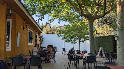 Bar Restaurante Vistanevada - C. del Limonero, 10, 28260 Galapagar, Madrid, Spain