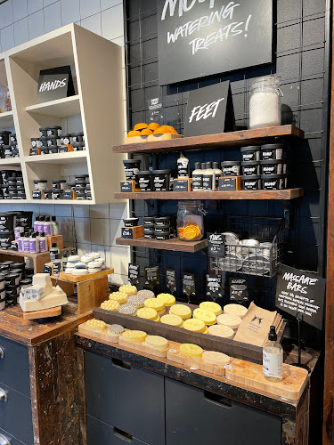 Comments and reviews of LUSH Hull