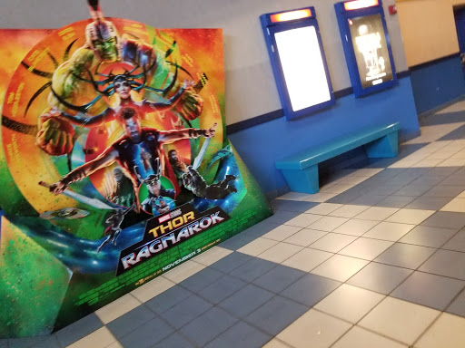 Movie Theater «AMC Showplace Village Crossing 18», reviews and photos, 7000 Carpenter Rd, Skokie, IL 60077, USA