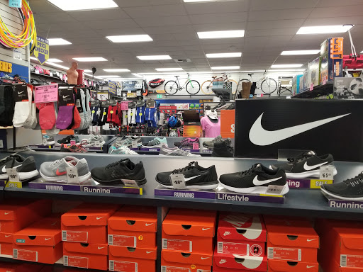 Sporting Goods Store «Big 5 Sporting Goods - Monroe», reviews and photos, 18669 US-2, Monroe, WA 98272, USA