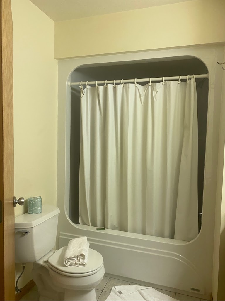 Lincoln Host Motor Inn Escanaba, MI Menu, Hours, Reviews and Contact