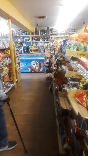 Tee Pee Liquor Mart, 1801 Martin Luther King Jr Dr, North Chicago, IL 60064, USA, 