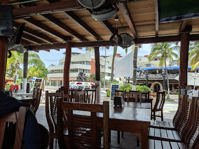 Coco Snack Beach Bar - Av Rueda Medina, Centro - Supmza. 001, 77400 Isla Mujeres, Q.R., Mexico