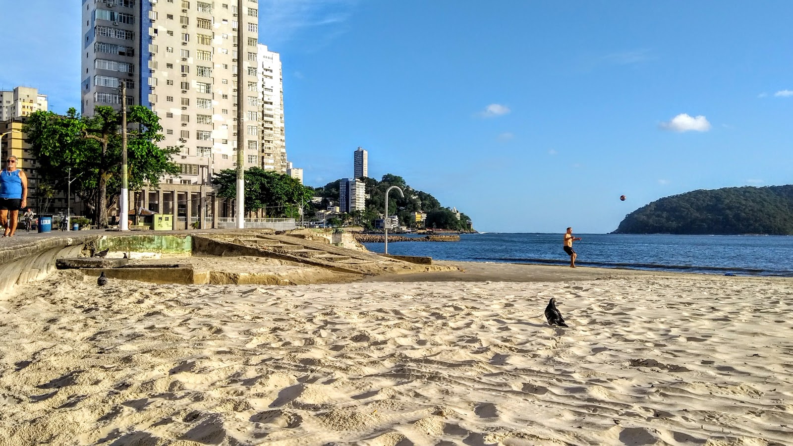 Photo of Praia dos Milionarios and the settlement