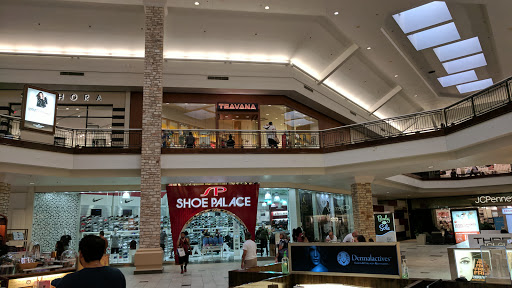 Shoe Store «Shoe Palace», reviews and photos, 2901 S Capital of Texas Hwy, Austin, TX 78746, USA