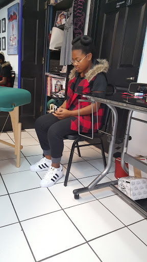 Tattoo Shop «No Egrets Tattoo Studios», reviews and photos, 1128 College St, Clarksville, TN 37040, USA