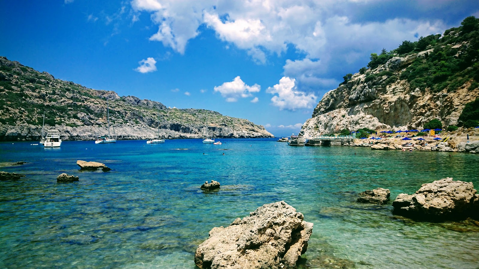 Anthony Quinn Bay'in fotoğrafı çok temiz temizlik seviyesi ile