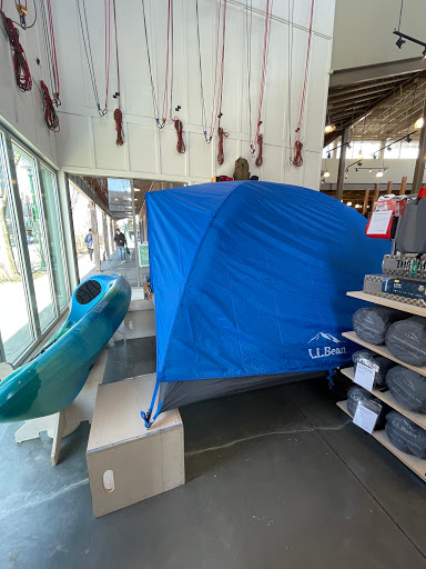 Clothing Store «L.L. Bean», reviews and photos, 1 Ridge Hill Boulevard, Yonkers, NY 10710, USA