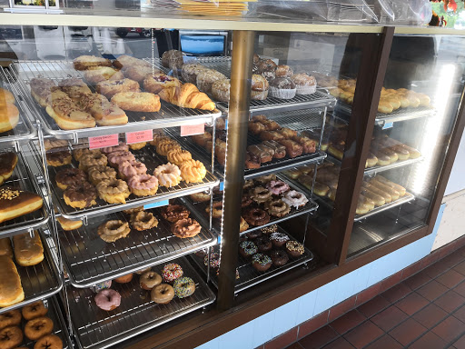 Donut Shop «Lucky Donuts», reviews and photos, 140 SW 152nd St, Seattle, WA 98166, USA