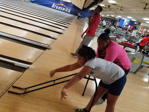 Bowling Alley «Brunswick Zone Colony Lanes», reviews and photos, 600 S Colony Rd, Wallingford, CT 06492, USA