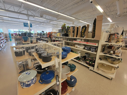 Home Goods Store «Tuesday Morning», reviews and photos, 261 Indian Lake Blvd #300, Hendersonville, TN 37075, USA