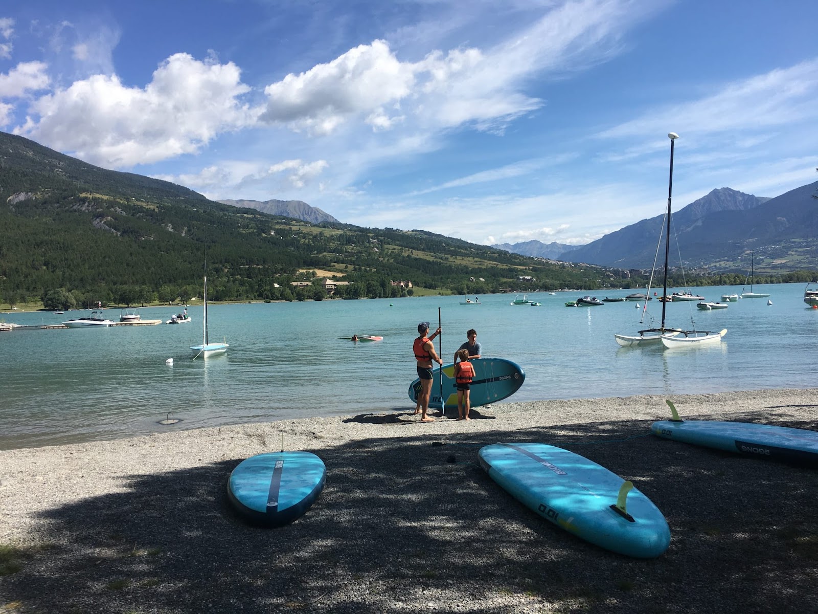 Plage de Chanterenne'in fotoğrafı uçurumlarla desteklenmiş