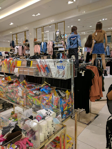 Clothing Store «Forever 21», reviews and photos, 14006 Riverside Dr # 35, Sherman Oaks, CA 91423, USA