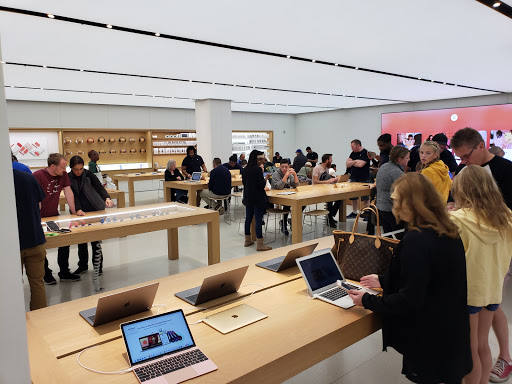 Computer Store «Apple Mayfair», reviews and photos, 2500 N. Mayfair Road, Wauwatosa, WI 53226, USA