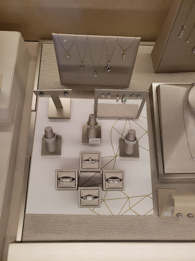 Jewelry Store «Jared The Galleria of Jewelry», reviews and photos, 567 E Townline Rd, Vernon Hills, IL 60061, USA
