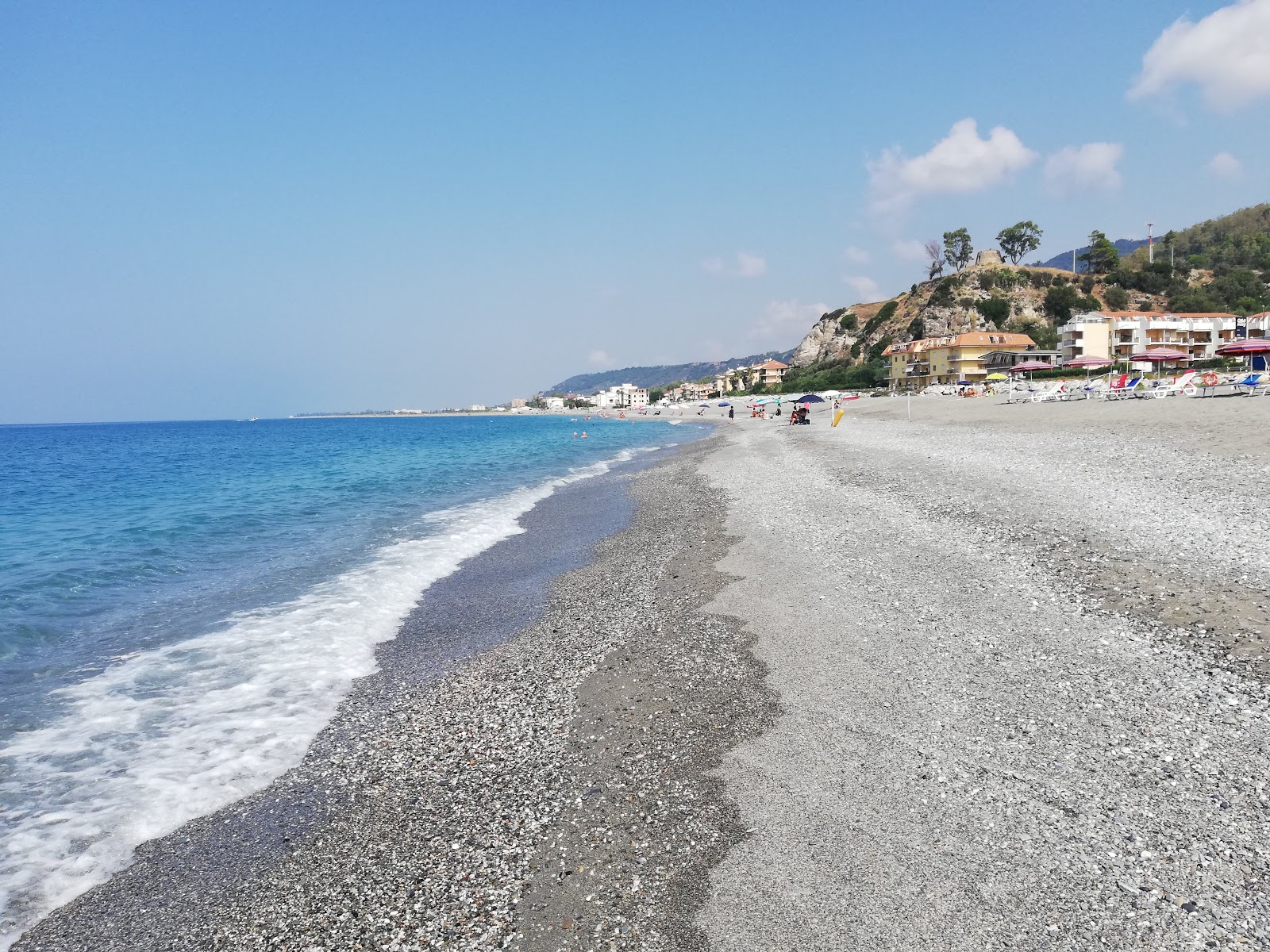 Foto von Cartolano beach mit feiner grauer kies Oberfläche