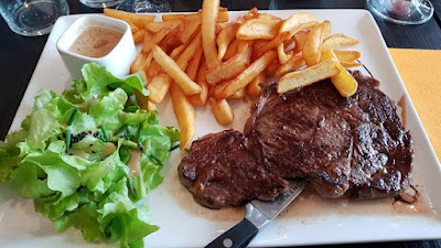 LE SIXIEME SENS à Paris
